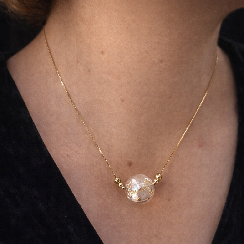 Collier Isis